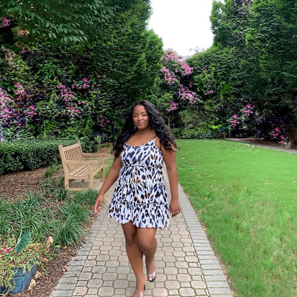 Only 1 left, size large! Classy but sassy dress - Picture 2 of 7